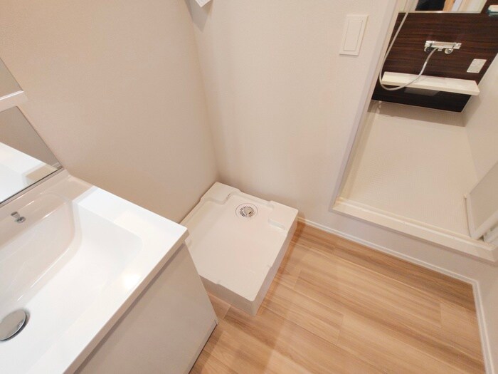 物件内観写真14　(洗濯機置場)