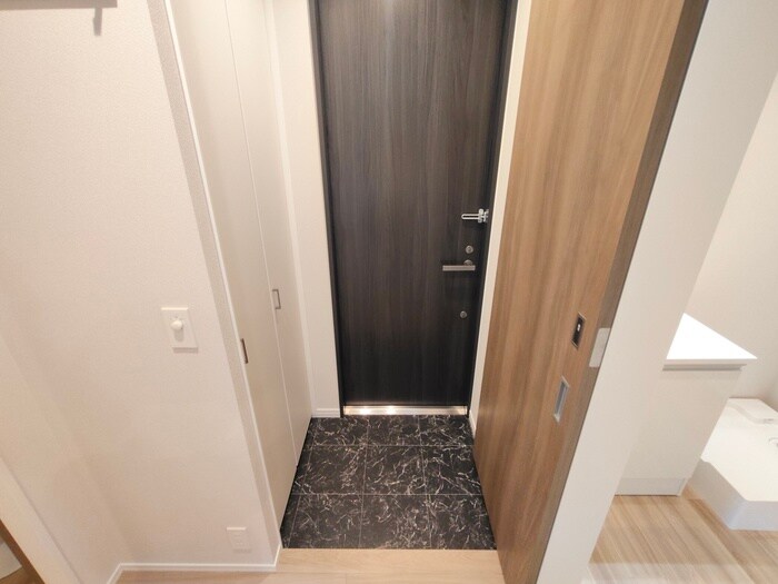 物件内観写真17　(玄関)