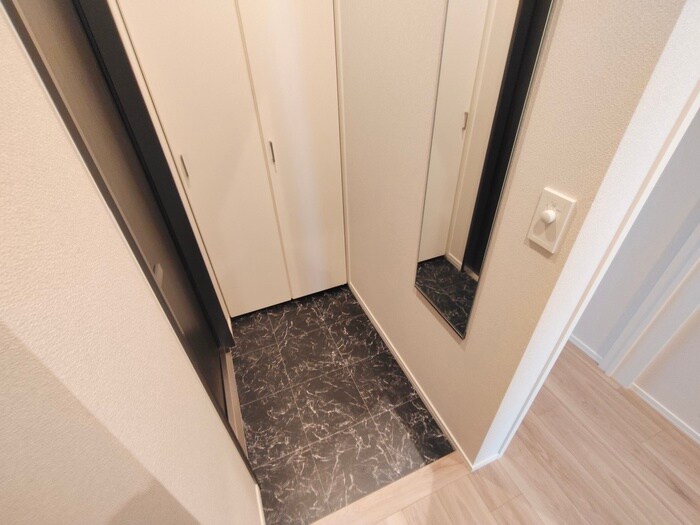 物件内観写真18　(玄関)