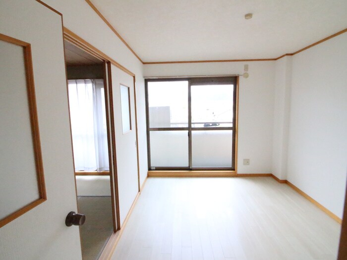 物件内観写真9　(居室)