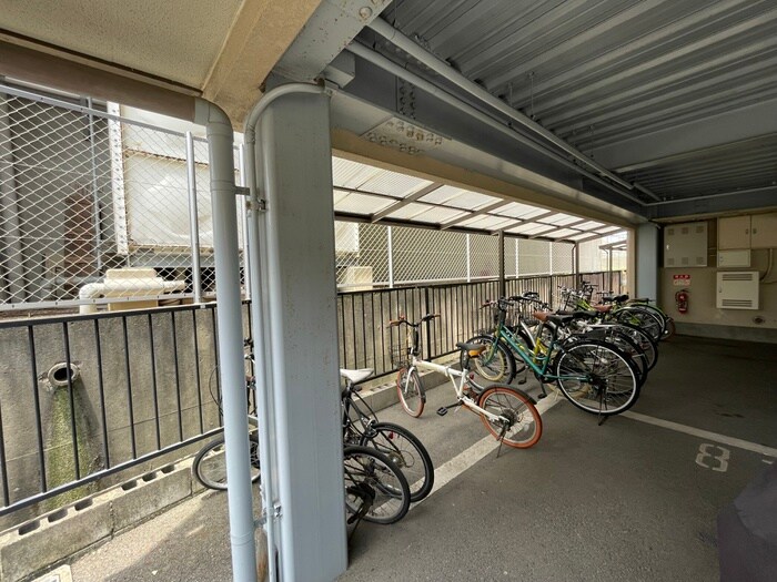 物件外観写真5　(駐輪場)
