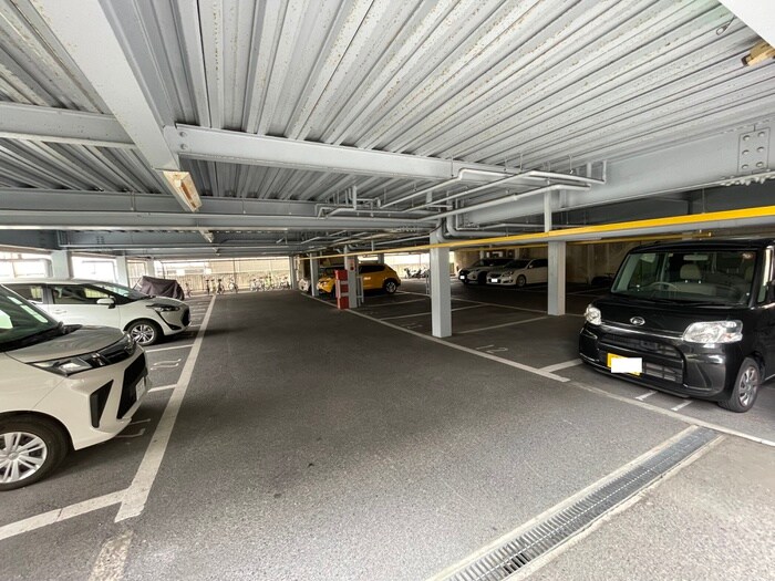 物件外観写真6　(駐車場)