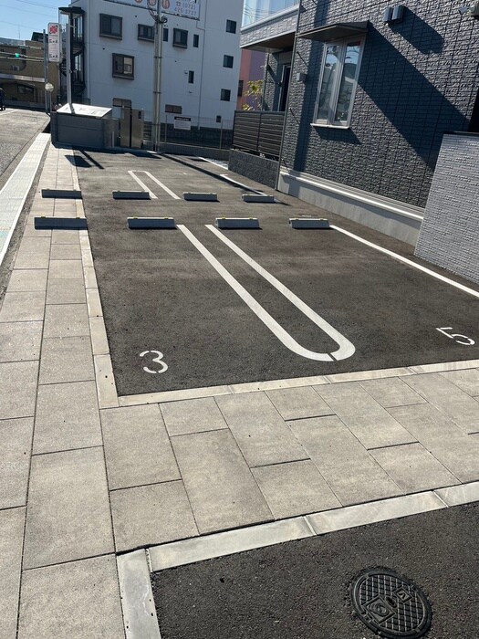 物件外観写真4　(駐車場)