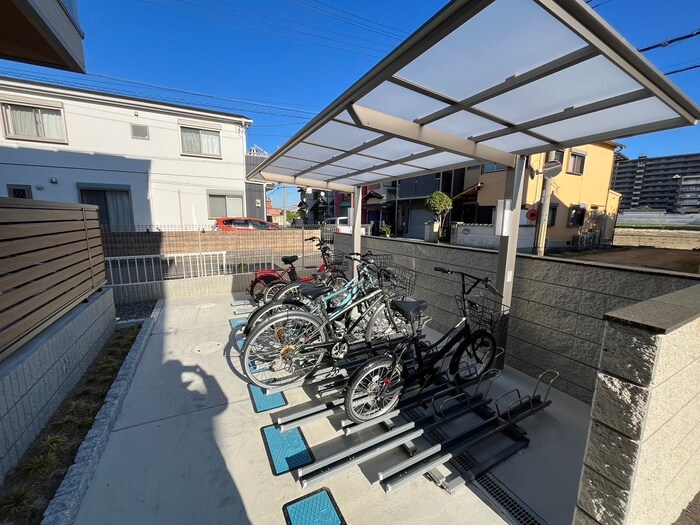 物件外観写真5　(駐輪場)
