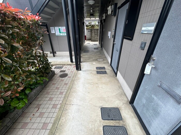 物件外観写真6　(エントランス部分)