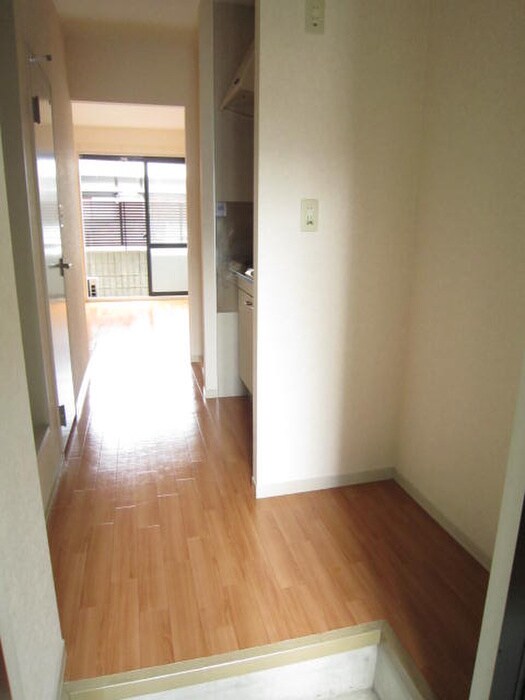 物件内観写真10　(玄関)