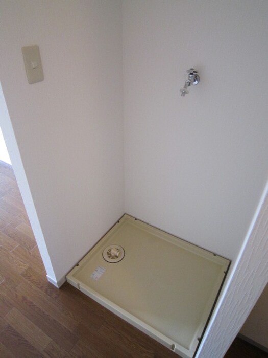 物件内観写真13　(洗濯機置場)