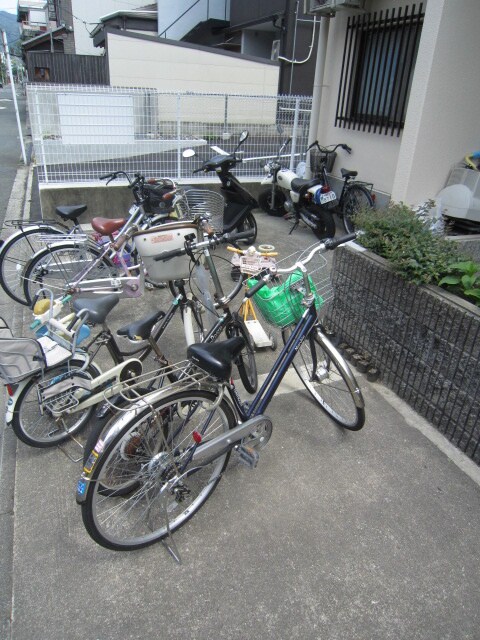 物件外観写真3　(駐輪場)