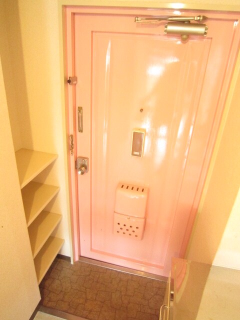 物件内観写真8　(玄関)