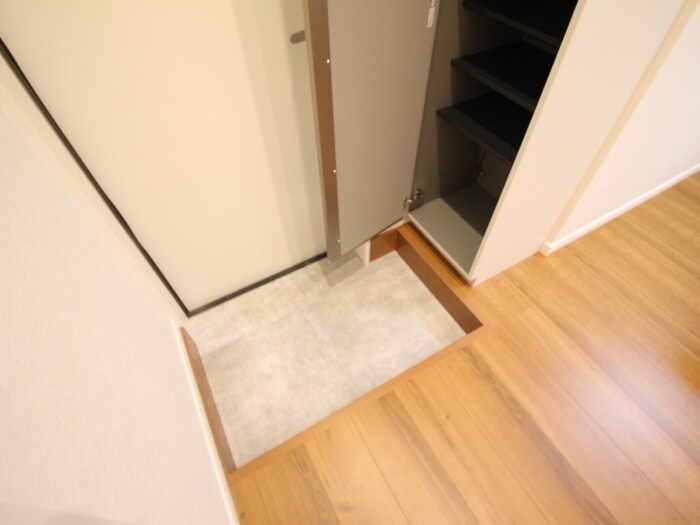 物件内観写真19　(玄関)