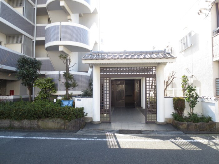 物件外観写真3　(エントランス部分)