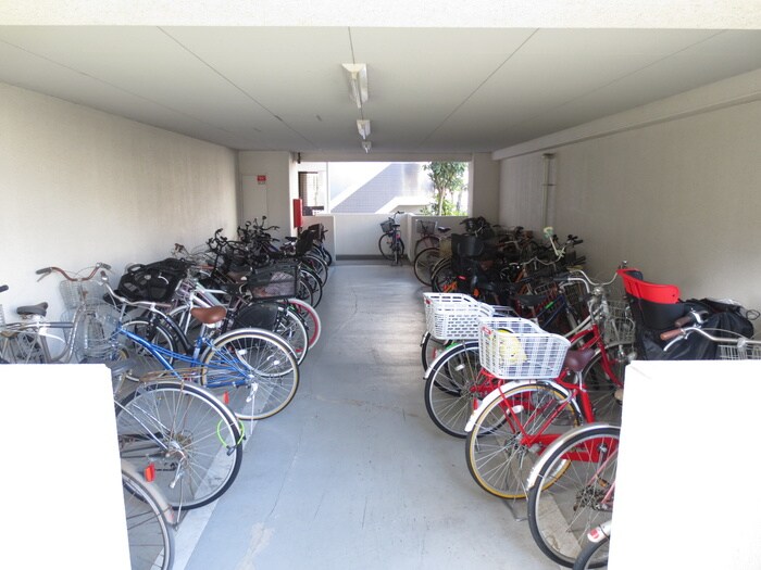 物件外観写真5　(駐輪場)