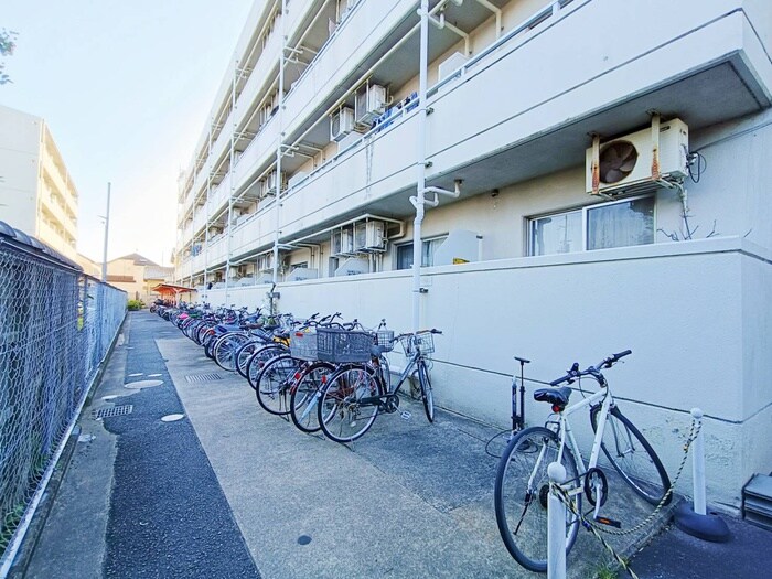 物件外観写真5　(駐輪場)