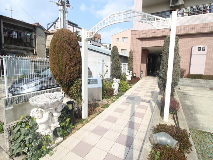 物件外観写真2　(エントランス部分)