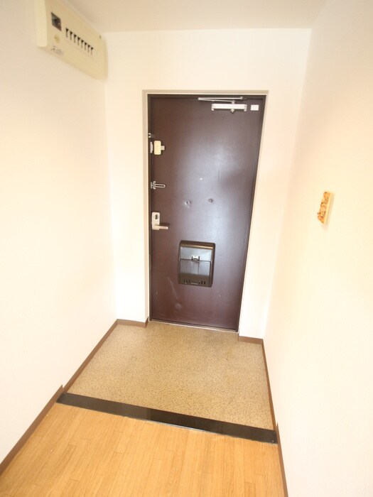 物件内観写真18　(玄関)