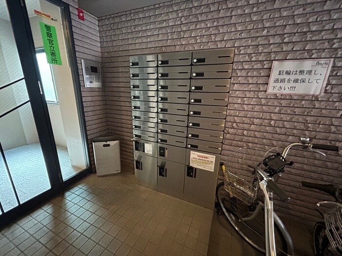 物件外観写真6　(エントランス部分)