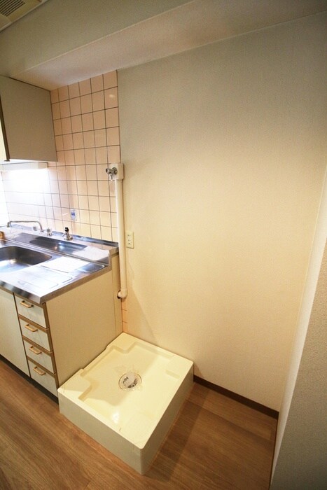 物件内観写真16　(洗濯機置場)