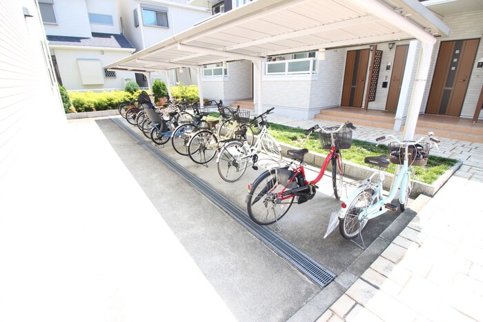 物件外観写真3　(駐輪場)