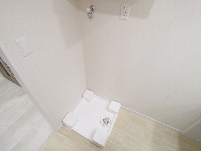 物件内観写真16　(洗濯機置場)