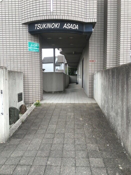 物件外観写真4　(エントランス部分)