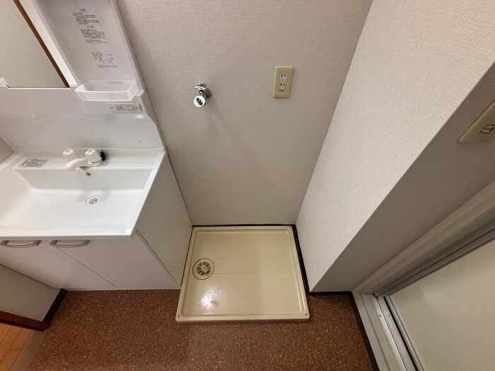 物件内観写真13　(洗濯機置場)