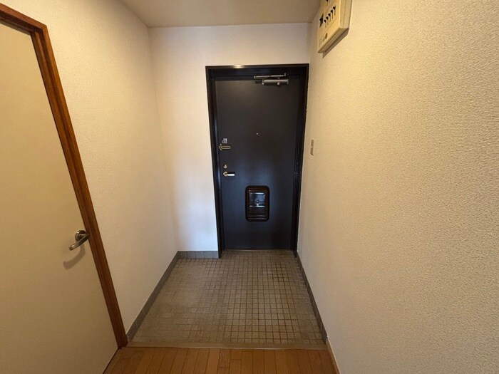 物件内観写真17　(玄関)