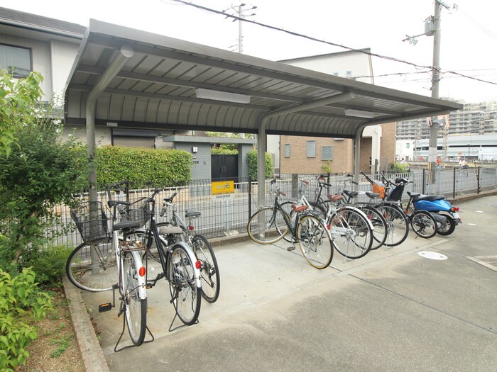 物件外観写真5　(駐輪場)