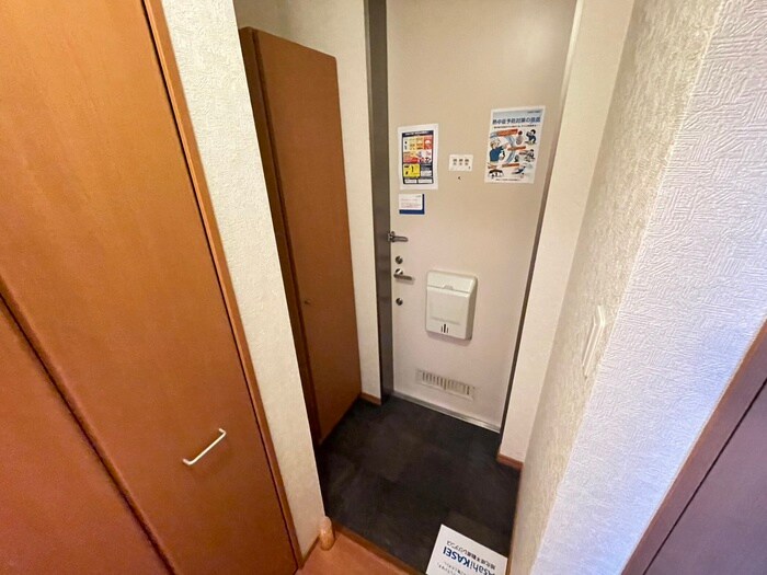 物件内観写真16　(玄関)