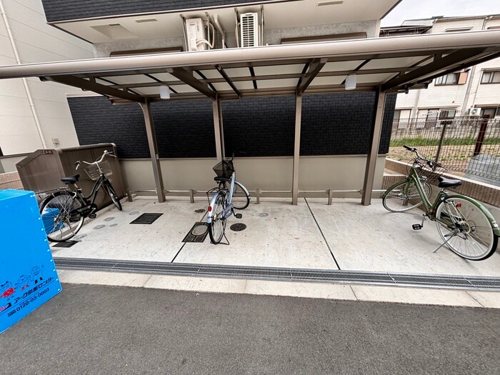 物件外観写真2　(駐輪場)