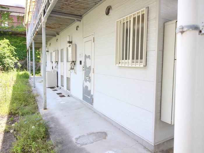 物件外観写真4　(エントランス部分)