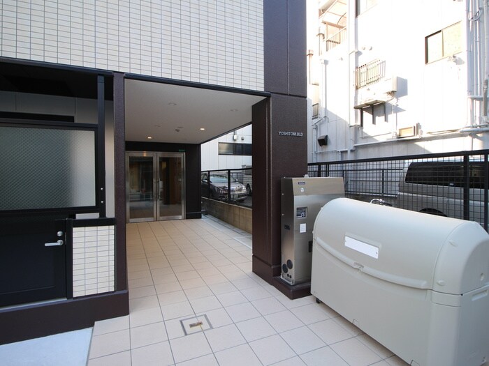 物件外観写真2　(エントランス部分)