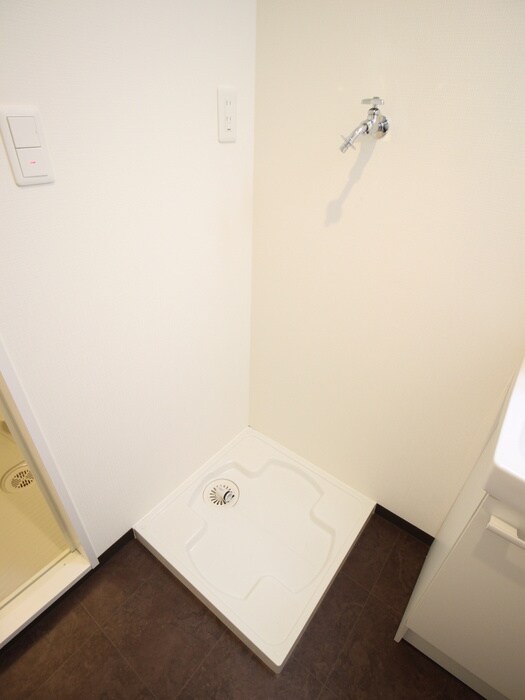 物件内観写真16　(洗濯機置場)