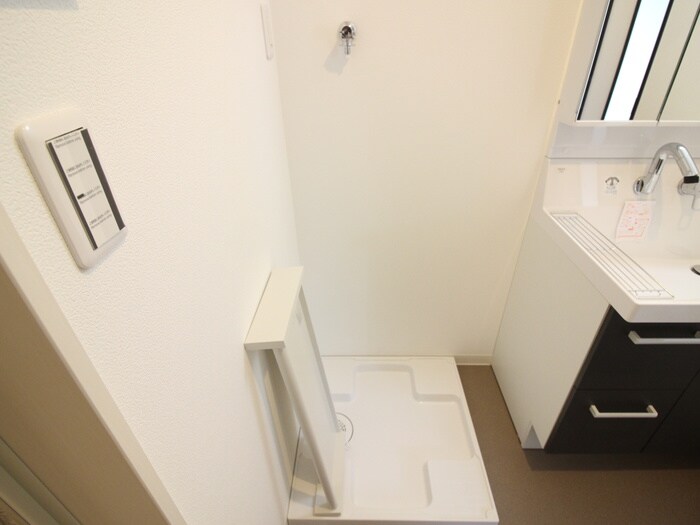 物件内観写真12　(洗濯機置場)