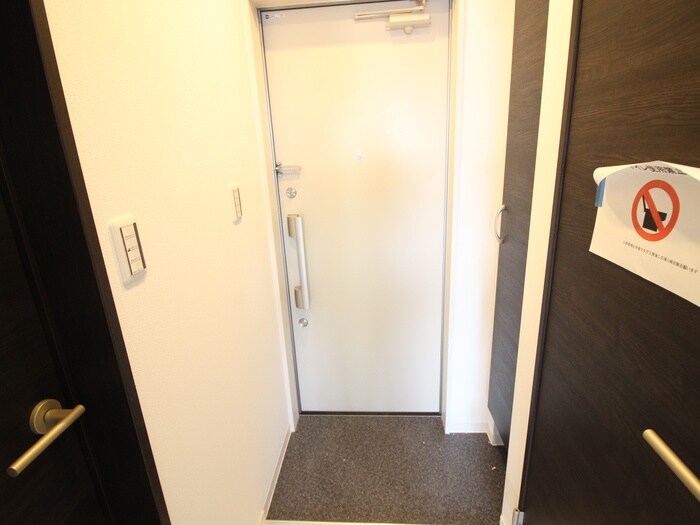 物件内観写真16　(玄関)