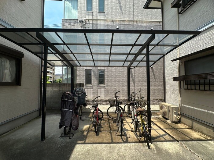 物件外観写真4　(駐輪場)