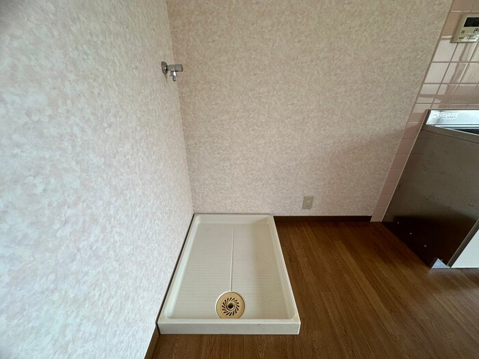 物件内観写真10　(洗濯機置場)