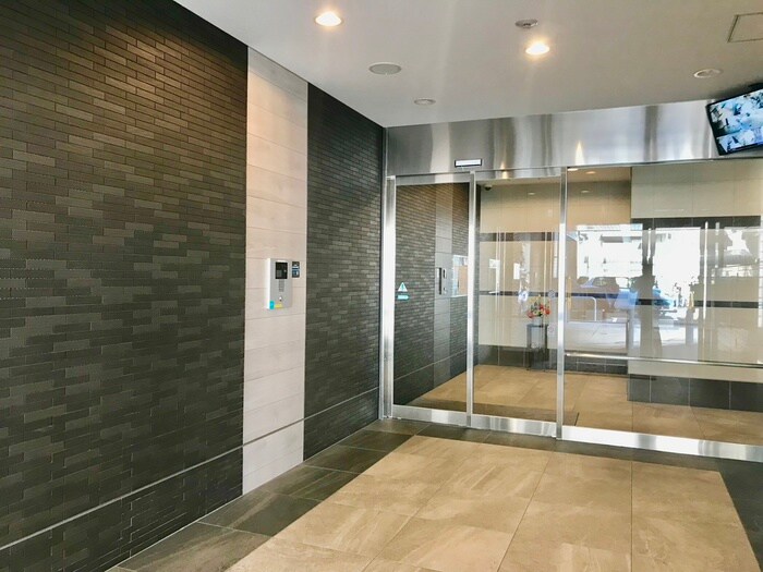 物件外観写真2　(エントランス部分)