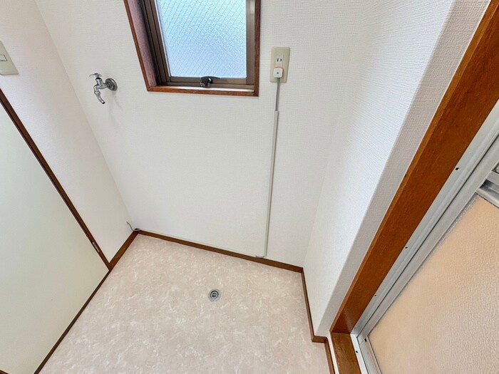 物件内観写真13　(洗濯機置場)