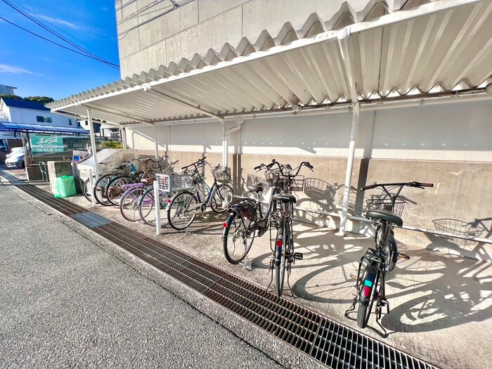 物件外観写真2　(駐輪場)