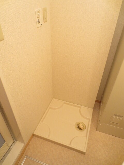 物件内観写真11　(洗濯機置場)