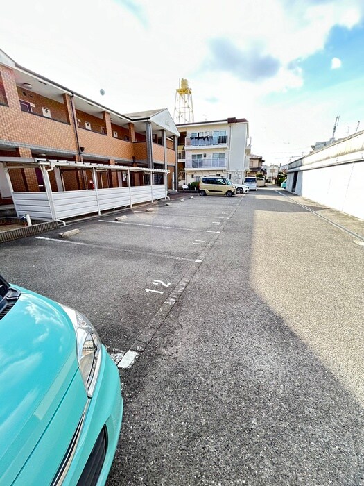 物件外観写真3　(駐車場)