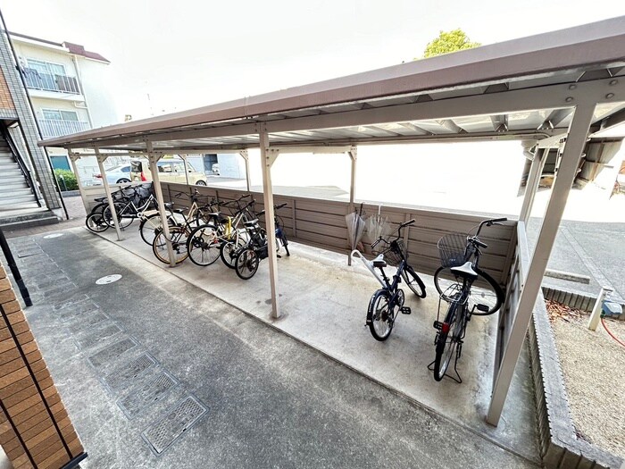 物件外観写真4　(駐輪場)