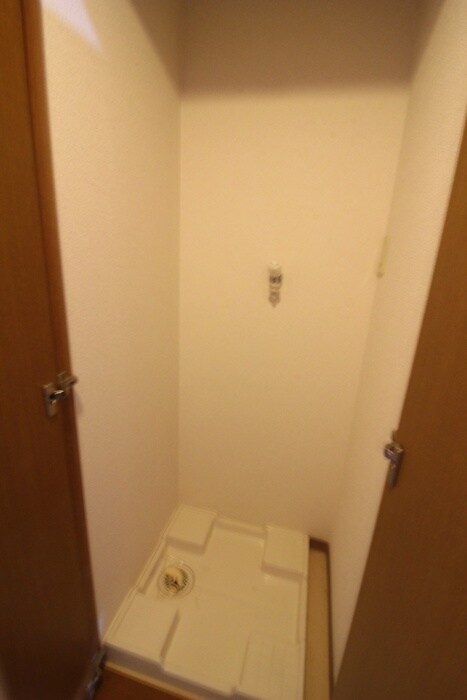 物件内観写真14　(洗濯機置場)