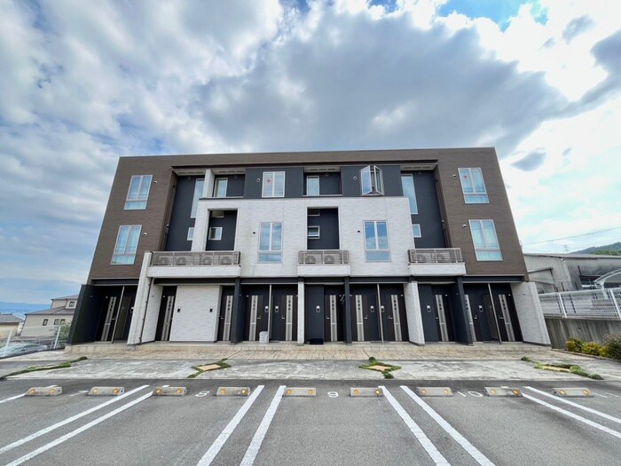 物件外観写真2　(外観写真)