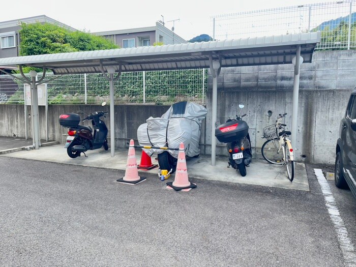 物件外観写真5　(駐輪場)