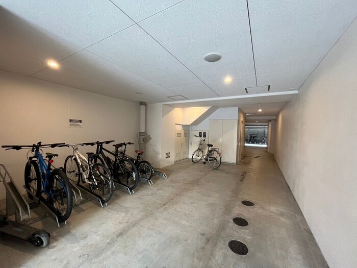 物件外観写真4　(駐輪場)