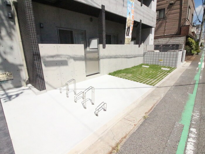 物件外観写真4　(駐車場)