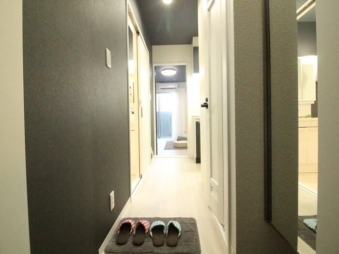 物件内観写真16　(玄関)