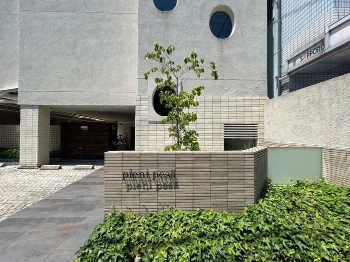 物件外観写真2　(エントランス部分)