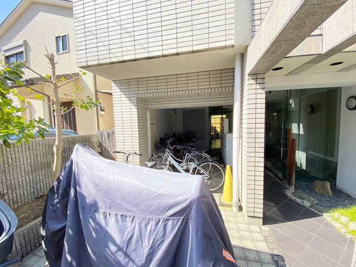 物件外観写真4　(駐輪場)